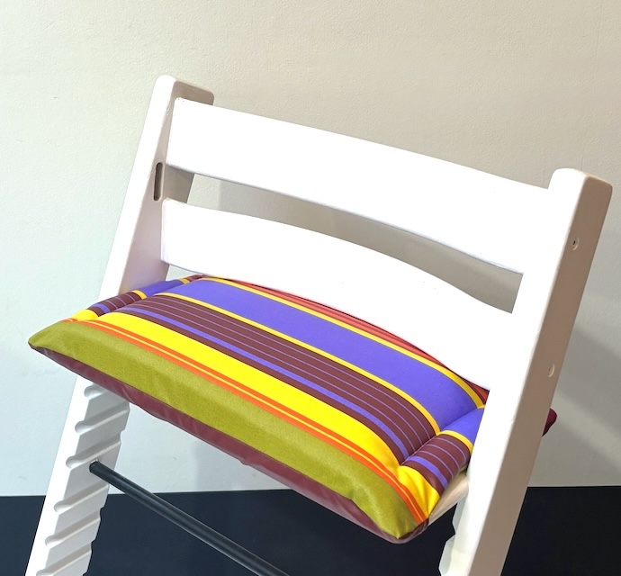 Gecoat zitkussen strepen multicolor purple voor stokke tripp trapp kinderstoel