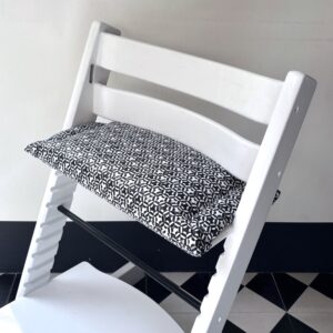 Geometric gecoat zitkussen voor Tripp Trapp kinderstoel